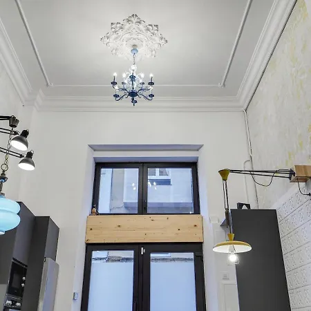 Concordia - Beautiful Flat, Spacious, 4 , 2 Bath Apartment