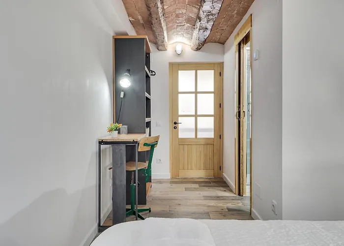 Concordia - Beautiful Flat, Spacious, 4 , 2 Bath *