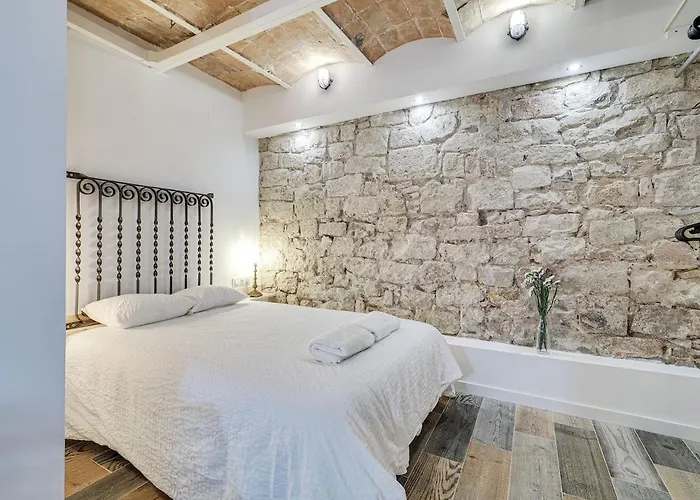 Concordia - Beautiful Flat, Spacious, 4 , 2 Bath